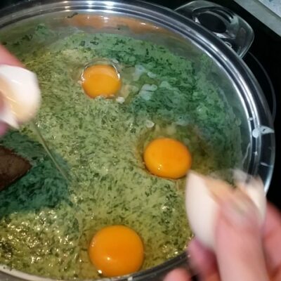 Španać sa jajetom na oko | Priprema španaća  | Postupak 3 | Slika 1/3