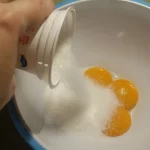 Tiramisu – Italijanski klasik | Priprema žumanaca za fil | Postupak 1 | Slika 2/4