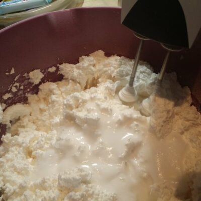 Torta Lenja Žena sa malinama | Priprema šlaga i pavlake | Postupak 1 | Slika 1/2