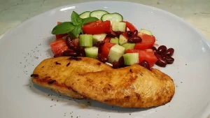 Pileći filet sa salatom- Istaknuta slika