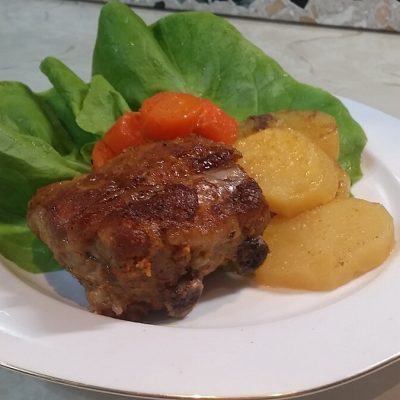 Rebra u marinadi od senfa i meda sa povrćem | Slaganje povrća i mesa | Postupak 3 | Slika 3/3