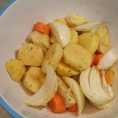 Rebra u marinadi od senfa i meda sa povrćem | Priprema povrća  | Postupak 2 | Slika 3/3