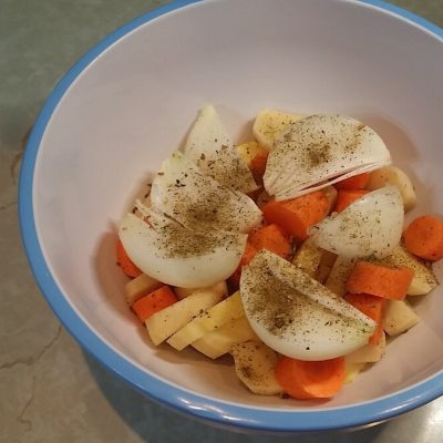 Rebra u marinadi od senfa i meda sa povrćem | Priprema povrća  | Postupak 2 | Slika 2/3