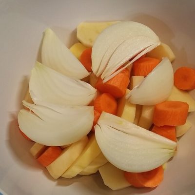 Rebra u marinadi od senfa i meda sa povrćem | Priprema povrća  | Postupak 2 | Slika 1/3