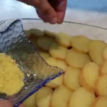 Francuski krompir – na srpski način | Slaganje francuskog krompira | Postupak 4 | Slika 3/6