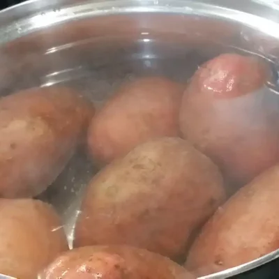 Francuski krompir – na srpski način | Priprema krompira i jaja | Postupak 1 | Slika 2/3