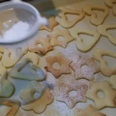 Linzer kolačići | Priprema pečenih kolačića sa oblicima | Postupak 6 | Slika 1/2