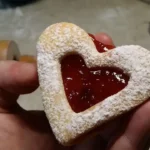 Linzer kolačići | Sastavljanje kolačića džemom | Postupak 7 | Slika 2/5