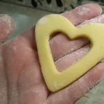 Linzer kolačići | Oblikovanje testa | Postupak 4 | Slika 4/5