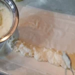 Pita sa grizom i suvim grožđem | Ređanje pite | Postupak 2 | Slika 3/4