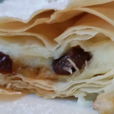 Pita sa grizom i suvim grožđem | Posluživanje pite | Postupak 5 | Slika 3/3