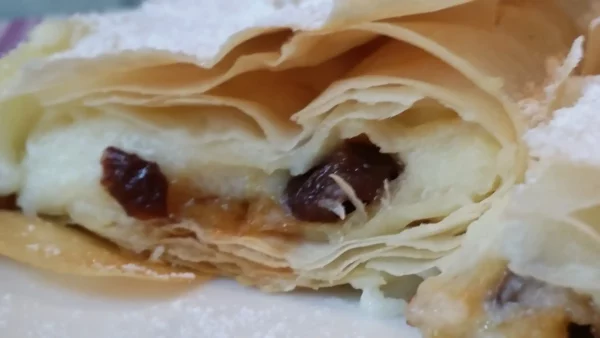 Pita sa grizom i suvim grožđem 17 | Istaknuta slika 2/4 | Ukusna, i, jednostavna, domaća, poslastica