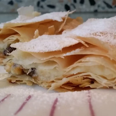 Pita sa grizom i suvim grožđem | Posluživanje pite | Postupak 5 | Slika 2/3