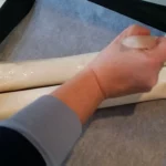 Pita sa grizom i suvim grožđem | Pečenje pite | Postupak 4 | Slika 3/4