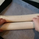 Pita sa grizom i suvim grožđem | Pečenje pite | Postupak 4 | Slika 2/4