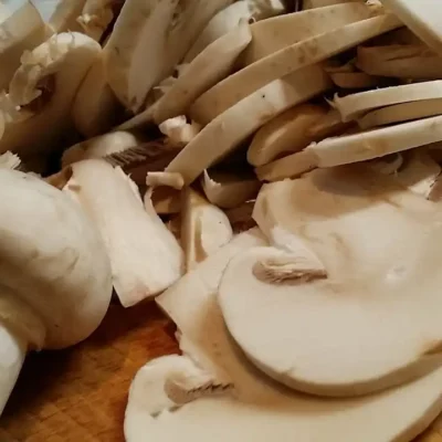 Punjeni svinjski filet za prazničnu trpezu | Priprema fila za punjenje -šampinjoni | Postupak 4 | Slika 2/3