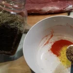 Punjeni svinjski filet za prazničnu trpezu | Začini meso | Postupak 2 | Slika 1/5