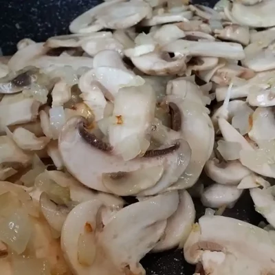 Punjeni svinjski filet za prazničnu trpezu | Priprema fila za punjenje -šampinjoni | Postupak 4 | Slika 3/3