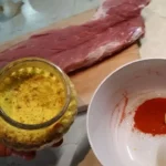 Punjeni svinjski filet za prazničnu trpezu | Začini meso | Postupak 2 | Slika 2/5