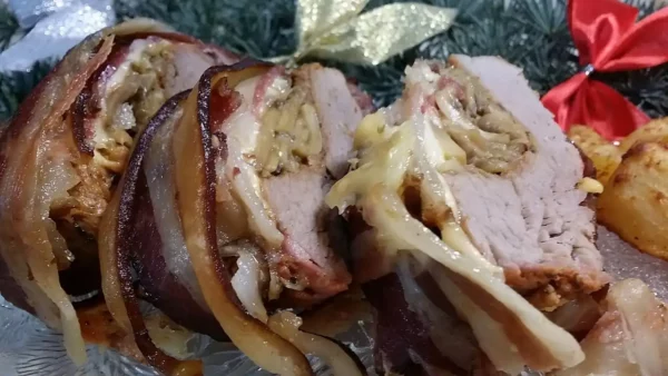 Punjeni svinjski filet za prazničnu trpezu 36 | Istaknuta slika 2/4 | Svinjski, filet, sa, pečurkama, i, sirom, u, omotu, od, slanine