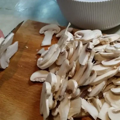 Punjeni svinjski filet za prazničnu trpezu | Priprema fila za punjenje -šampinjoni | Postupak 4 | Slika 1/3