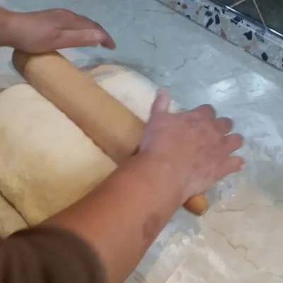 Tradicionalne krofne iz Banata | Formiranje oblika krofni | Postupak 4 | Slika 1/3