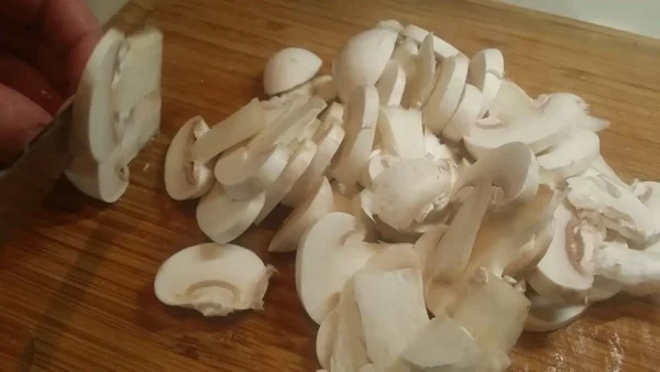 Ciriške Geschnetzeltes 4 | Istaknuta slika 3/4 | Ciriška, piletina, na, trakice, Geschnetzltes, u, kremastom, sosu, od, pečuraka