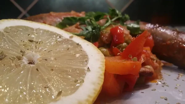 Đuveč iz rerne 16 | Istaknuta slika 2/3 | Đuveč, sa, kobasicom, i, raznovrsnim, povrćem, kao, savršena, kombinacija