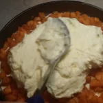 Kremasta torta sa kajsijama | Ređanje torte | Postupak 4 | Slika 4/5