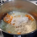 Pirinač sa piletinom iz rerne | Sjedinjavanje sastojka i pečenje | Postupak 3 | Slika 1/4