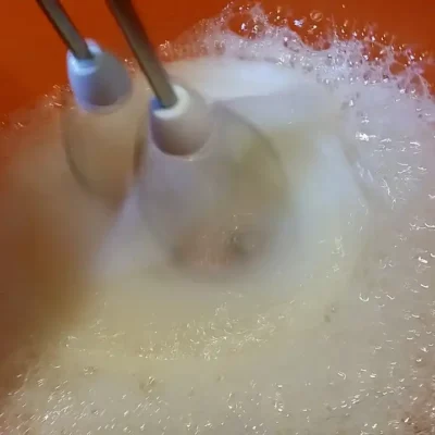 Slani rolat sa ajvarom | Priprema jaja za koru | Postupak 1 | Slika 2/3