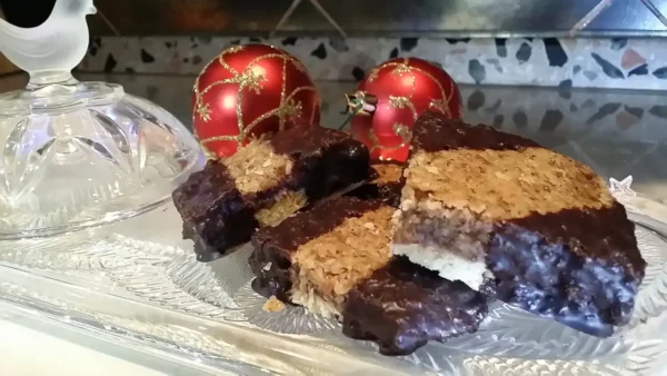 Kocke sa orasima i džemom 1 | Istaknuta slika 2/4 | Orasi, i, džem, u, neodoljivim, božićnim, kockama, sa, dekoracijom, od, čokolade