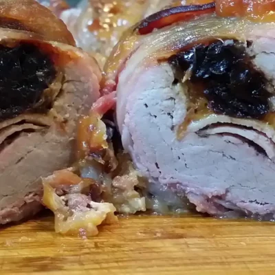 Slika vezana za Punjeni svinjski filet sa šljivama 24