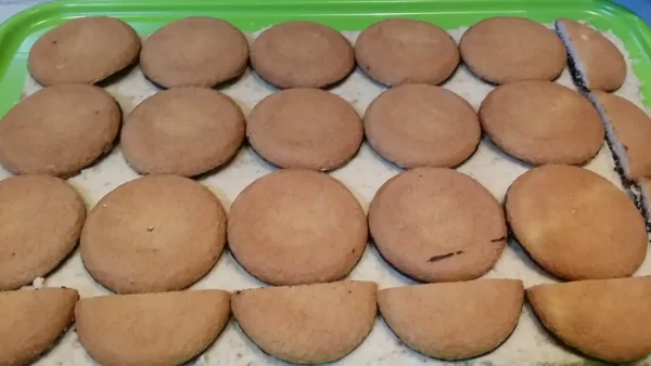 Bingo torta 8 | Istaknuta slika 3/4 | Kremasta, torta, sa, 4, vrste, keksa