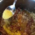 Pileća džigerica sa lukom i jajima | Dodavanje začina i jaja | Postupak 4 | Slika 1/8