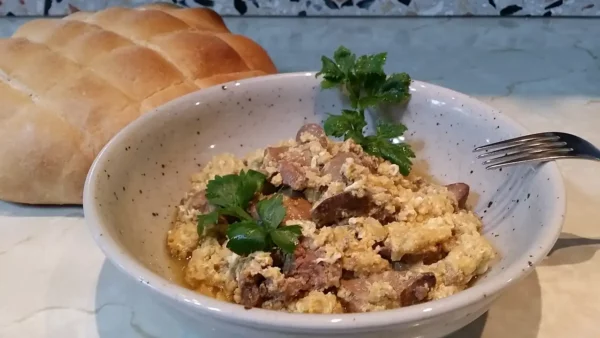 Pileća džigerica sa lukom i jajima 30 | Istaknuta slika 2/4 | Slatka, mekana, i, sočna, kombinacija, đigerice, luka, i, jaja