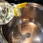 Pileća džigerica sa lukom i jajima | Priprema luka i belog luka | Postupak 1 | Slika 1/8