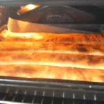 Pita sa pudingom od vanile | Slaganje pite i pečenje | Postupak 4 | Slika 4/4