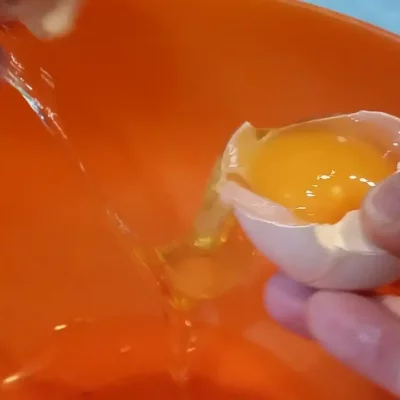 Slani rolat sa spanaćem | Priprema jaja za koru | Postupak 1 | Slika 1/3