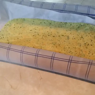 Slani rolat sa spanaćem | Uvijanje rolata | Postupak 4 | Slika 2/3