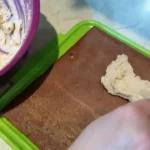 Torta čoko-moko sa malinama | Filovanje torte | Postupak 4 | Slika 1/6