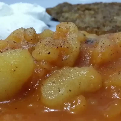 Dinstani krompir u paradajz sosu | Služenje kropira | Postupak 4 | Slika 3/3