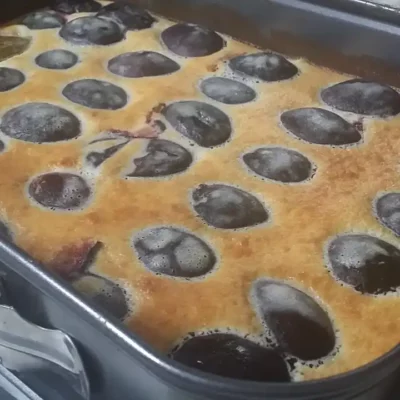 Kolač sa šljivama i pudingom | Završni deo kolača | Postupak 4 | Slika 1/2