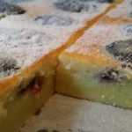 Kolač sa šljivama i pudingom | Dekoracija i serviranje kolača | Postupak 5 | Slika 2/5