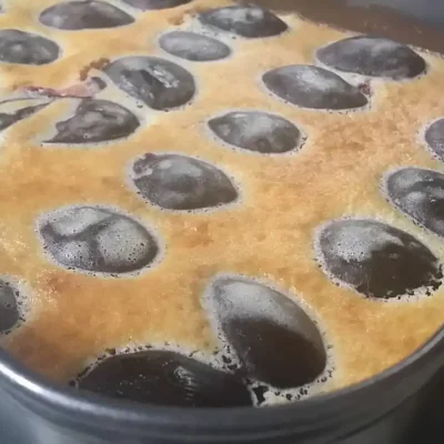 Kolač sa šljivama i pudingom | Završni deo kolača | Postupak 4 | Slika 2/2