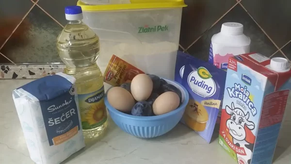 Kolač sa šljivama i pudingom 8 | Istaknuta slika 4/4 | Kolač, sočan, šljive, u, sebi, čuva, pudingom, preliven, užitak, koji, se, ne, zaboravlja