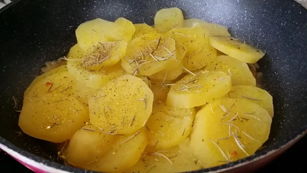 peceni krompir sa dinstanim lukom 1 | Istaknuta slika 3/4 | Sladak, ukusan, i, savršen, karamelizovan, prilog, za, svaki, obrok