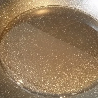 Pečeni krompir sa dinstanim lukom | Priprema luka | Postupak 2 | Slika 2/3