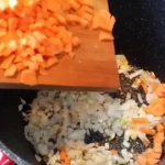 Pirinač Rižoto prilog | Dinstanje povrća | Postupak 2 | Slika 4/7