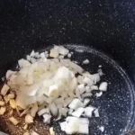 Pirinač Rižoto prilog | Dinstanje povrća | Postupak 2 | Slika 2/7